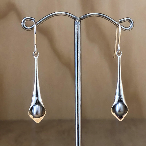 Sterling Silver Earrings pearl grey in lily P10 - La Trobe Jewellery