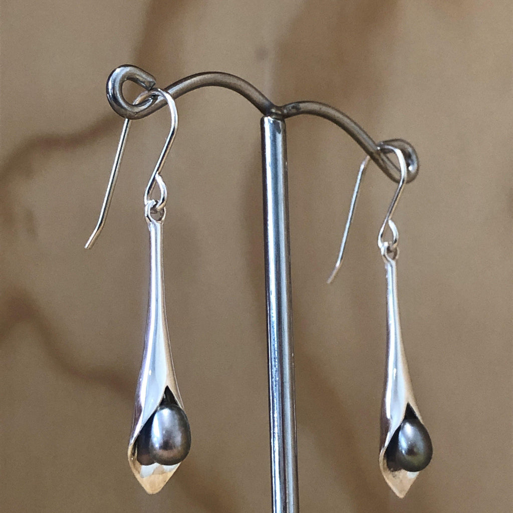 Sterling Silver Earrings pearl grey in lily P10 - La Trobe Jewellery